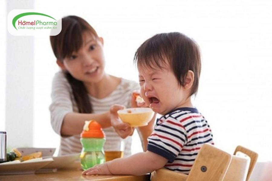 Nếu Trẻ Biếng Ăn Dặm Thì Mẹ Phải Làm Gì?